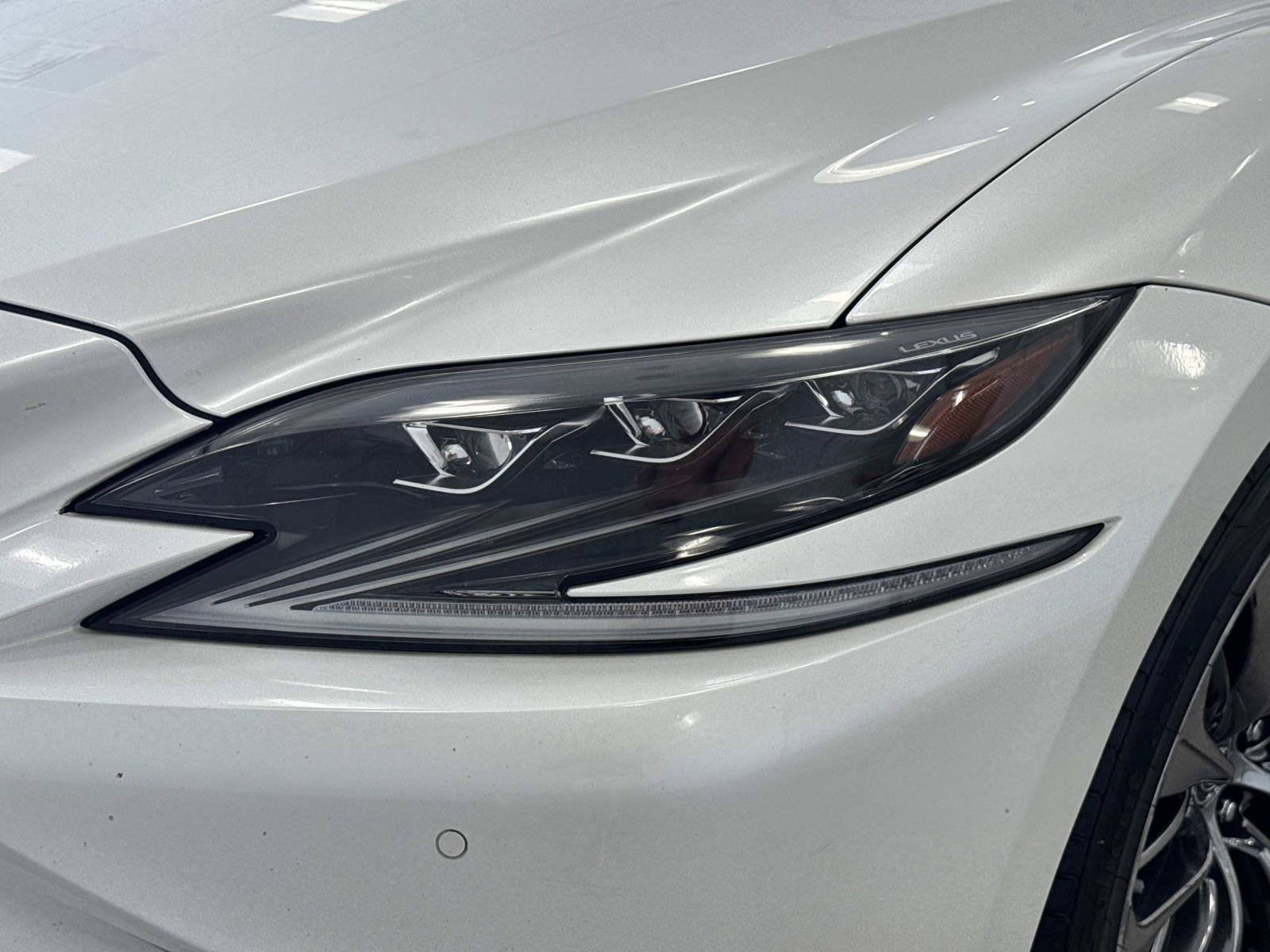 Used 2020 Lexus LS 500 w/ Accessory Package (Z1) RWD image 31