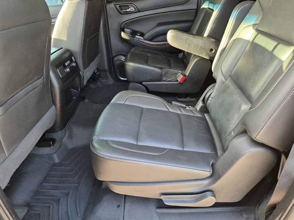 Used 2019 Chevrolet Suburban LT RWD image 21