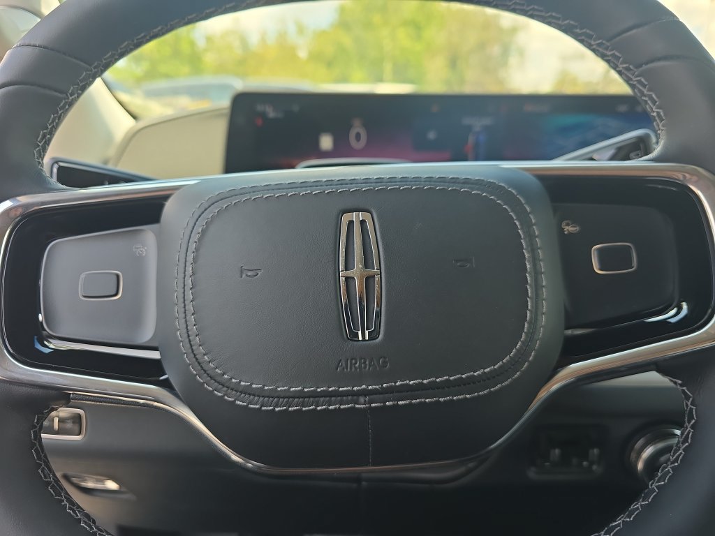 New 2026 Lincoln Navigator L Premier AWD/4WD image 22