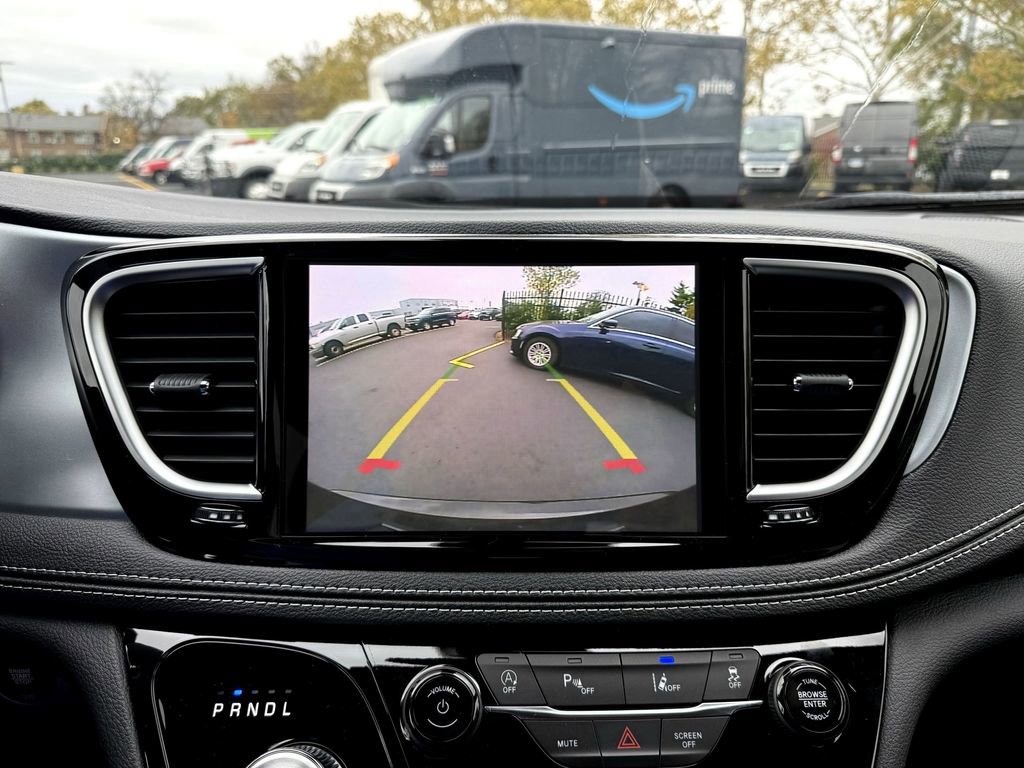 New 2026 Chrysler Pacifica Limited image 19
