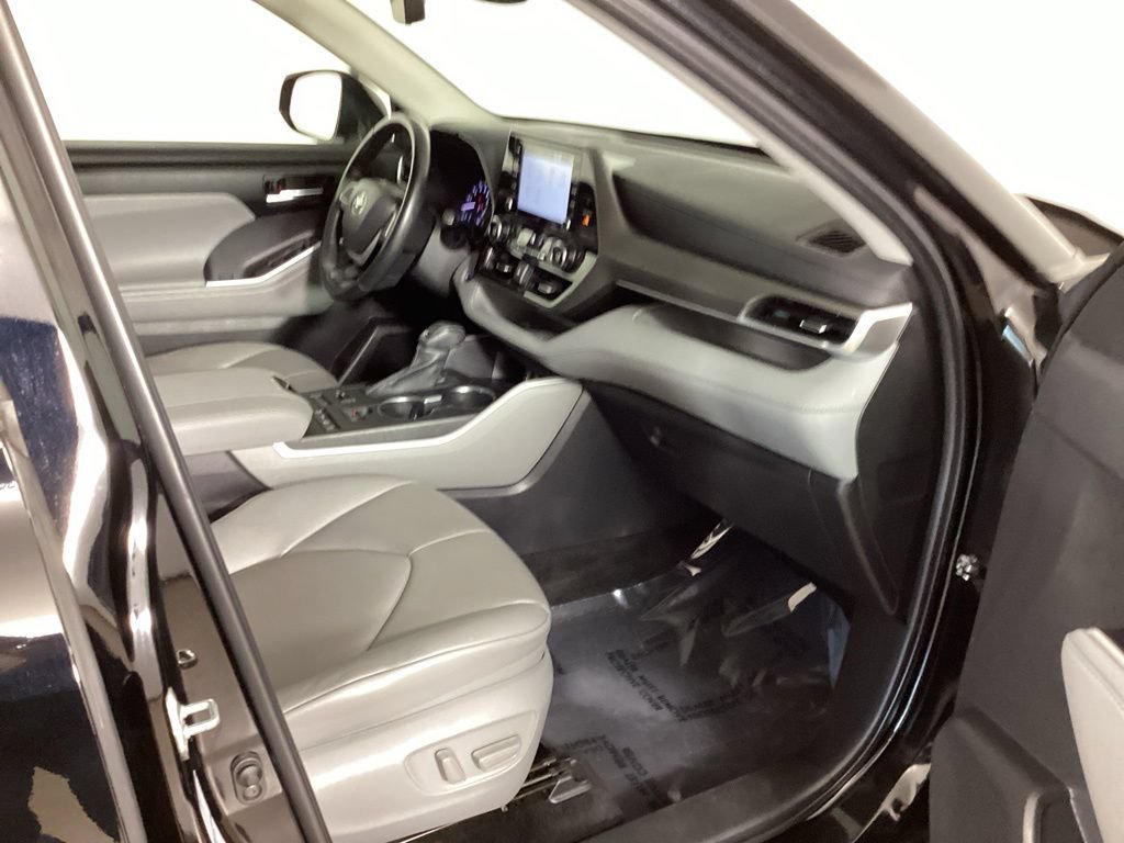 Used 2022 Toyota Highlander XLE AWD/4WD image 42