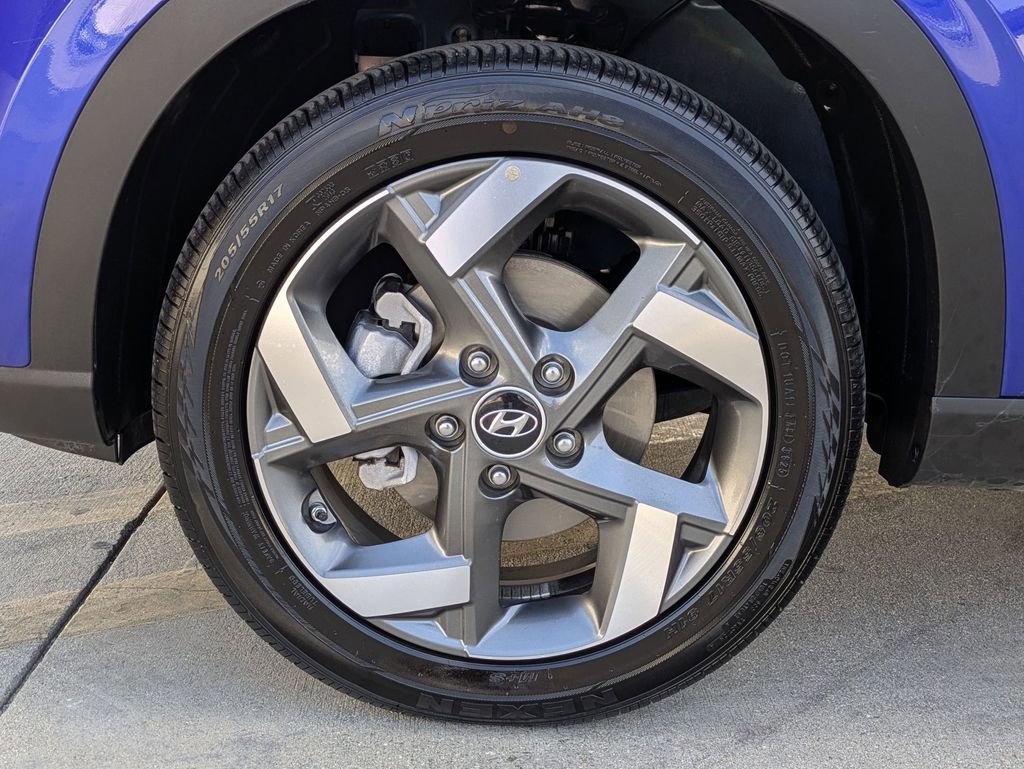 Used 2025 Hyundai Venue SEL image 31