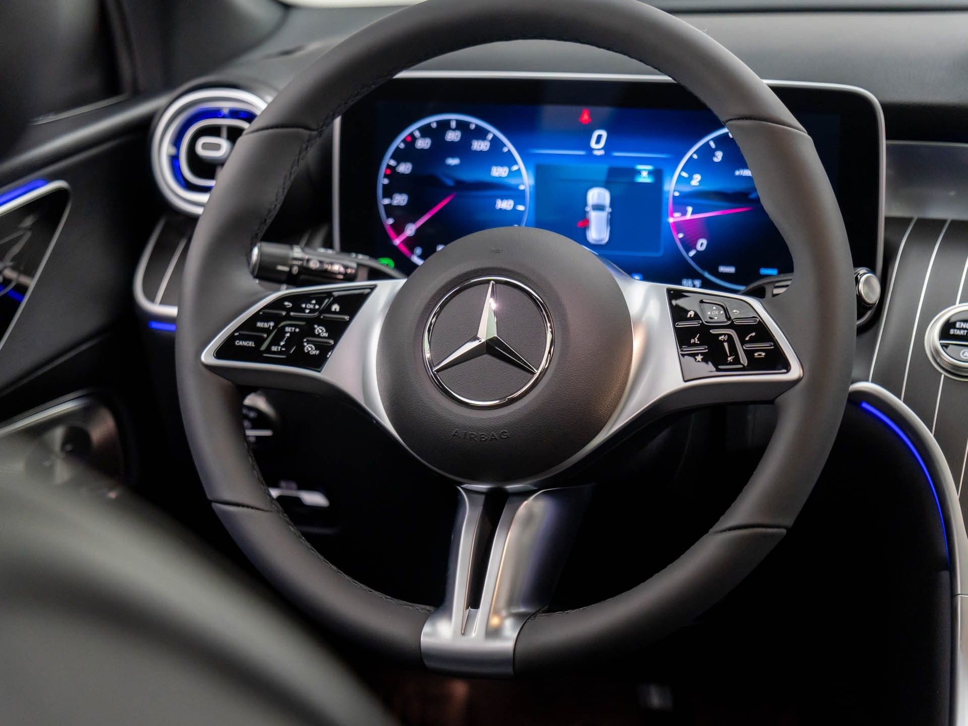 Used 2025 Mercedes-Benz GLC 300 4MATIC image 15