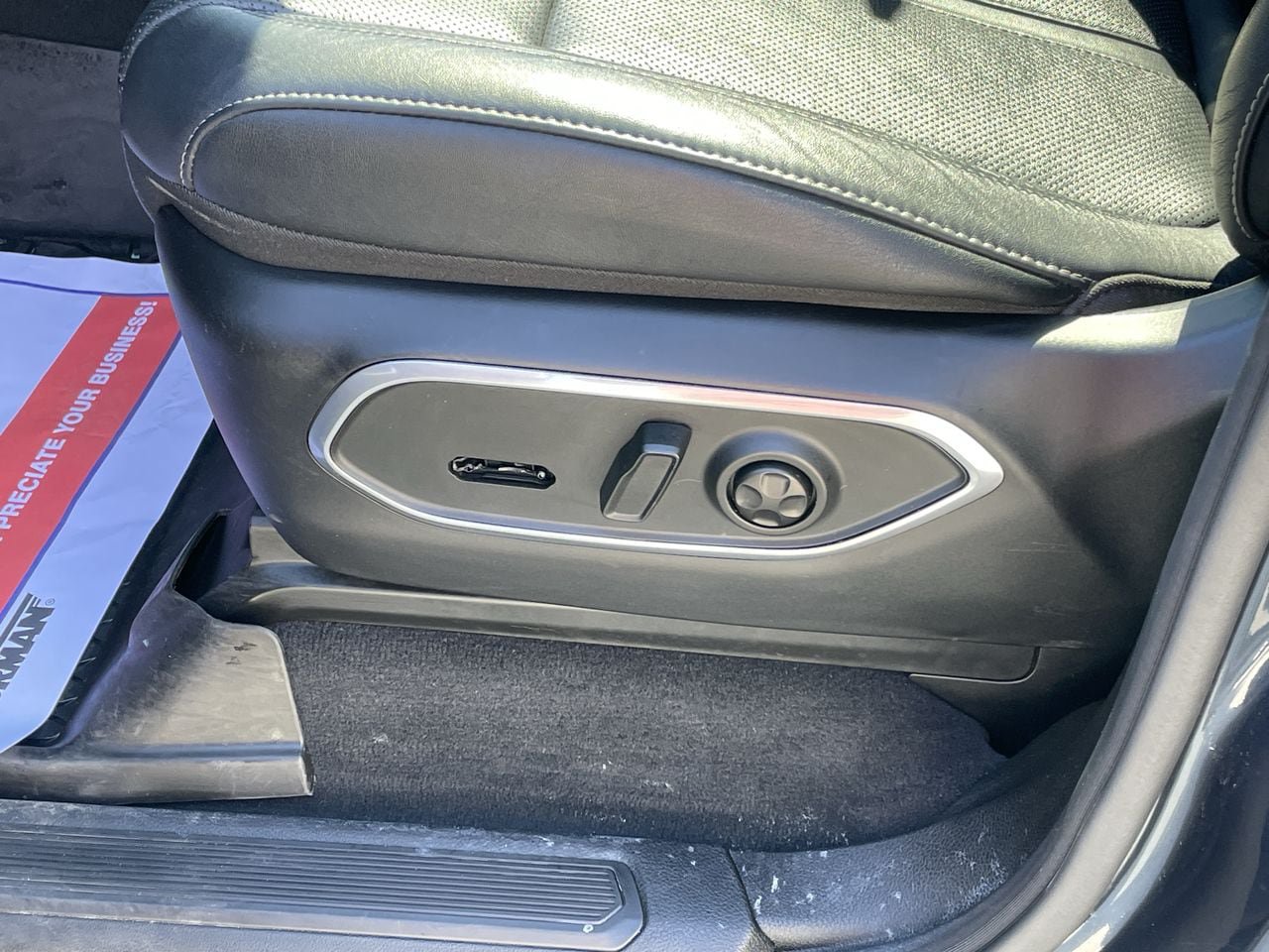Used 2024 Jeep Wagoneer Series II AWD/4WD image 12