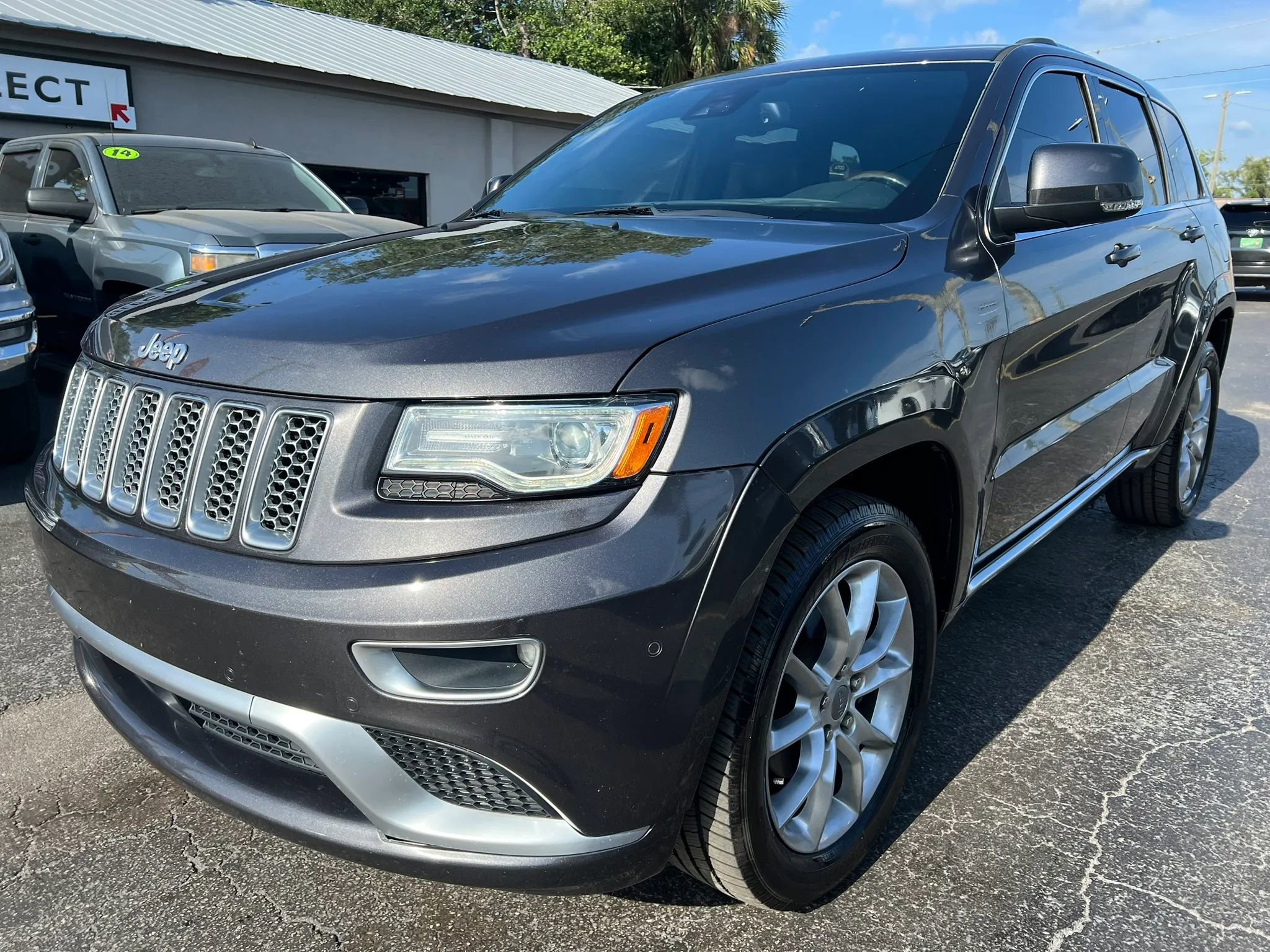 Used 2016 Jeep Grand Cherokee Summit w/ Platinum Series Group AWD/4WD image 2