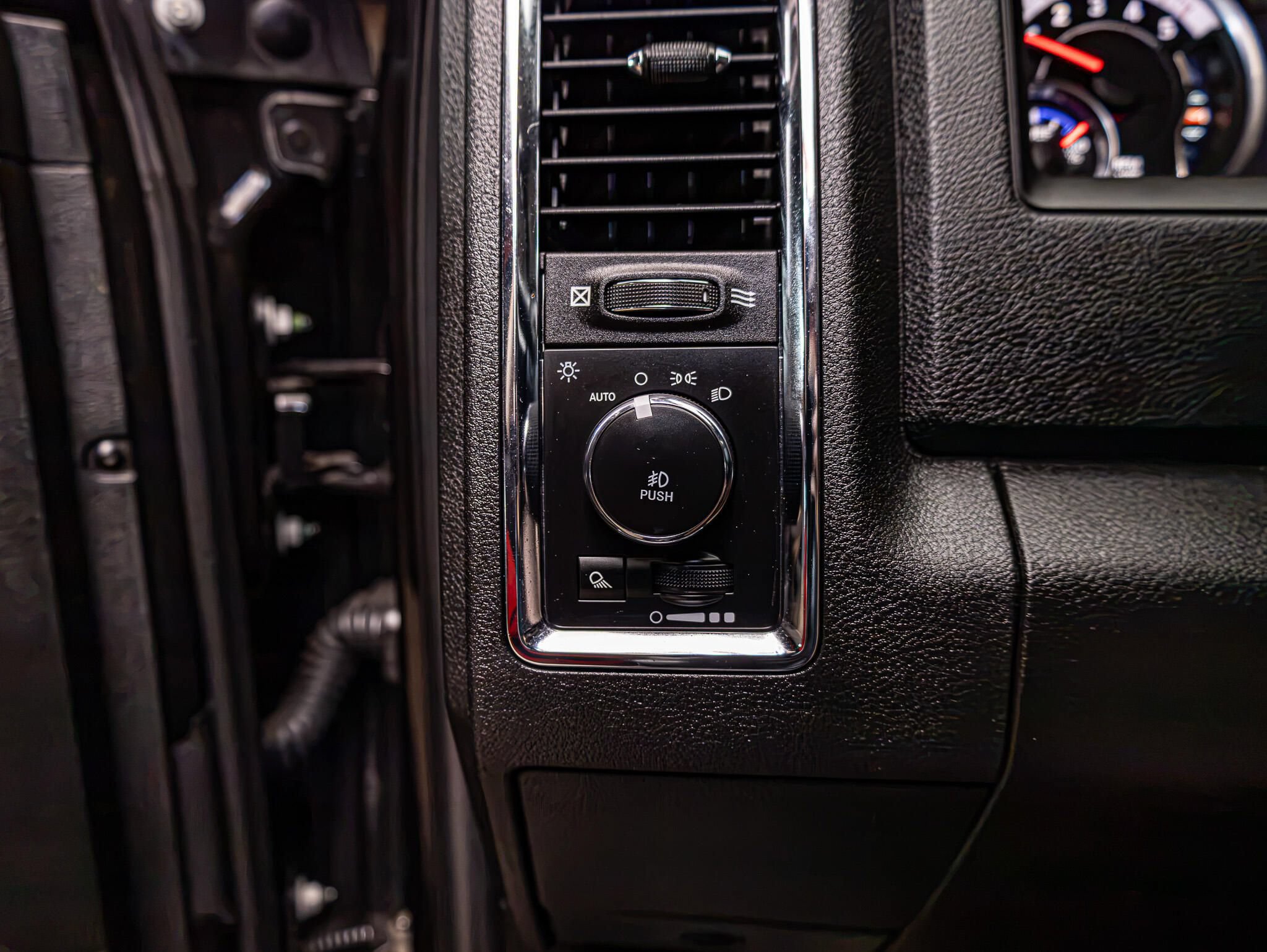 Used 2018 RAM 2500 Laramie w/ Convenience Group AWD/4WD image 21
