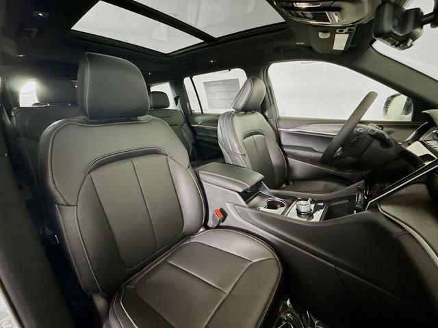 New 2025 Jeep Grand Cherokee L Limited w/ Luxury Tech Group II image 30