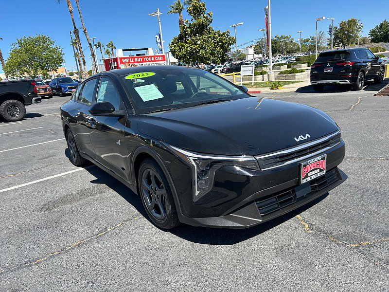 Used 2025 Kia K4 FWD image 1