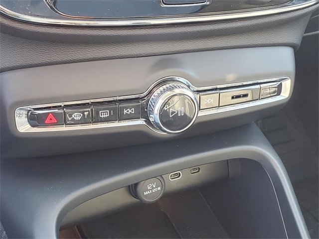 Certified 2025 Volvo XC40 B5 Core w/ Protection Package Premier image 26
