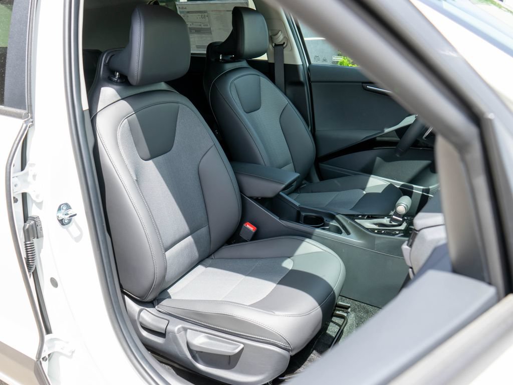 New 2026 Kia Niro EX FWD image 9