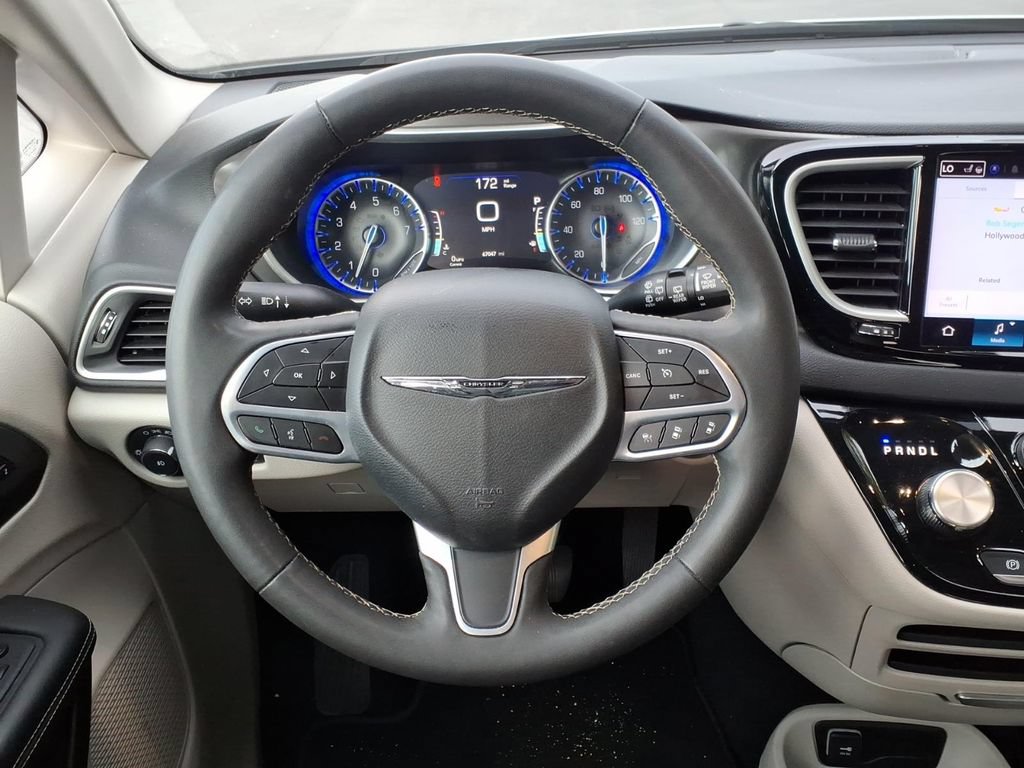 Used 2024 Chrysler Pacifica Touring-L FWD image 13