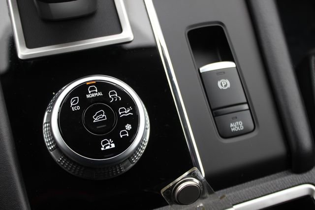 Used 2024 Mitsubishi Outlander SE image 9