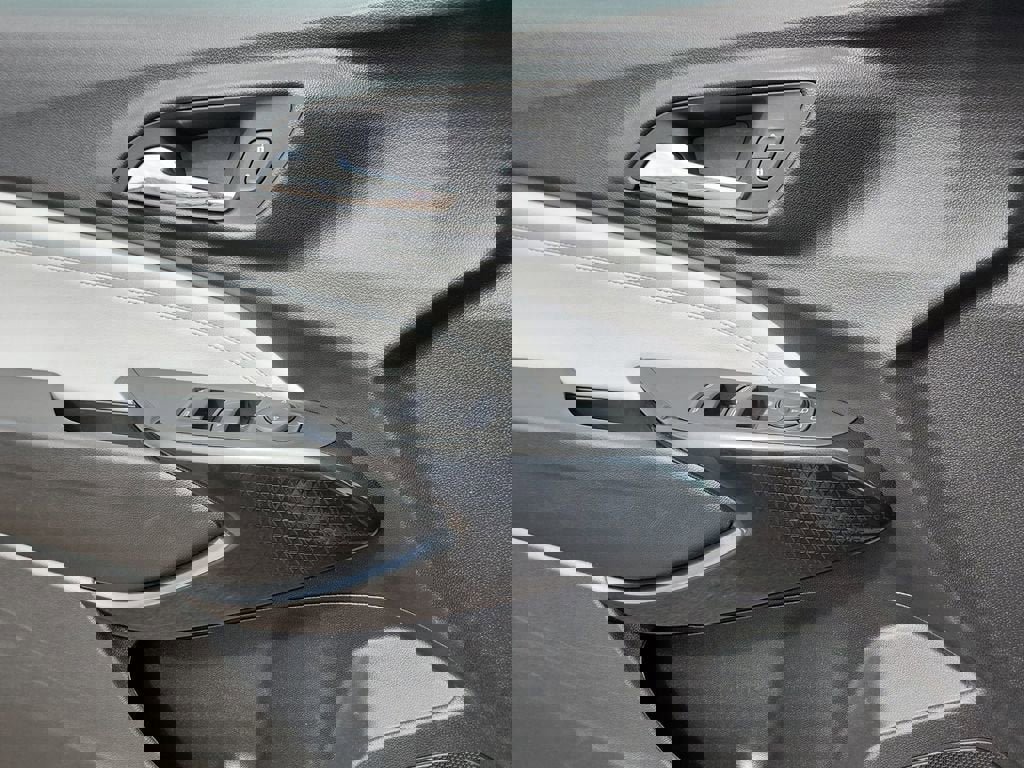 Used 2025 Chevrolet Trax LT w/ LT Convenience Package image 20