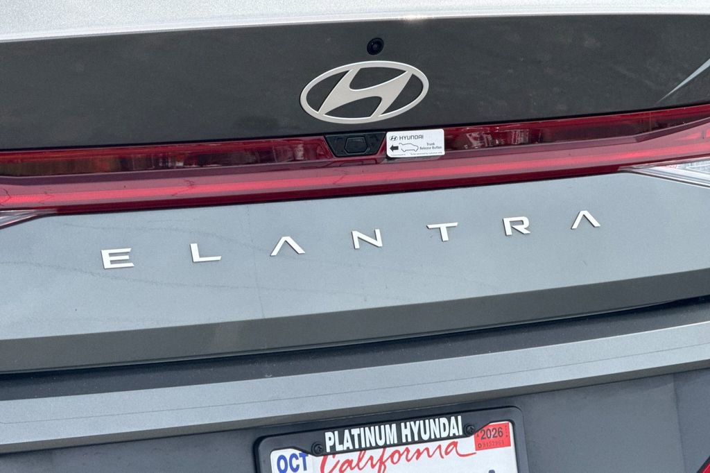 Used 2025 Hyundai Elantra SEL image 24