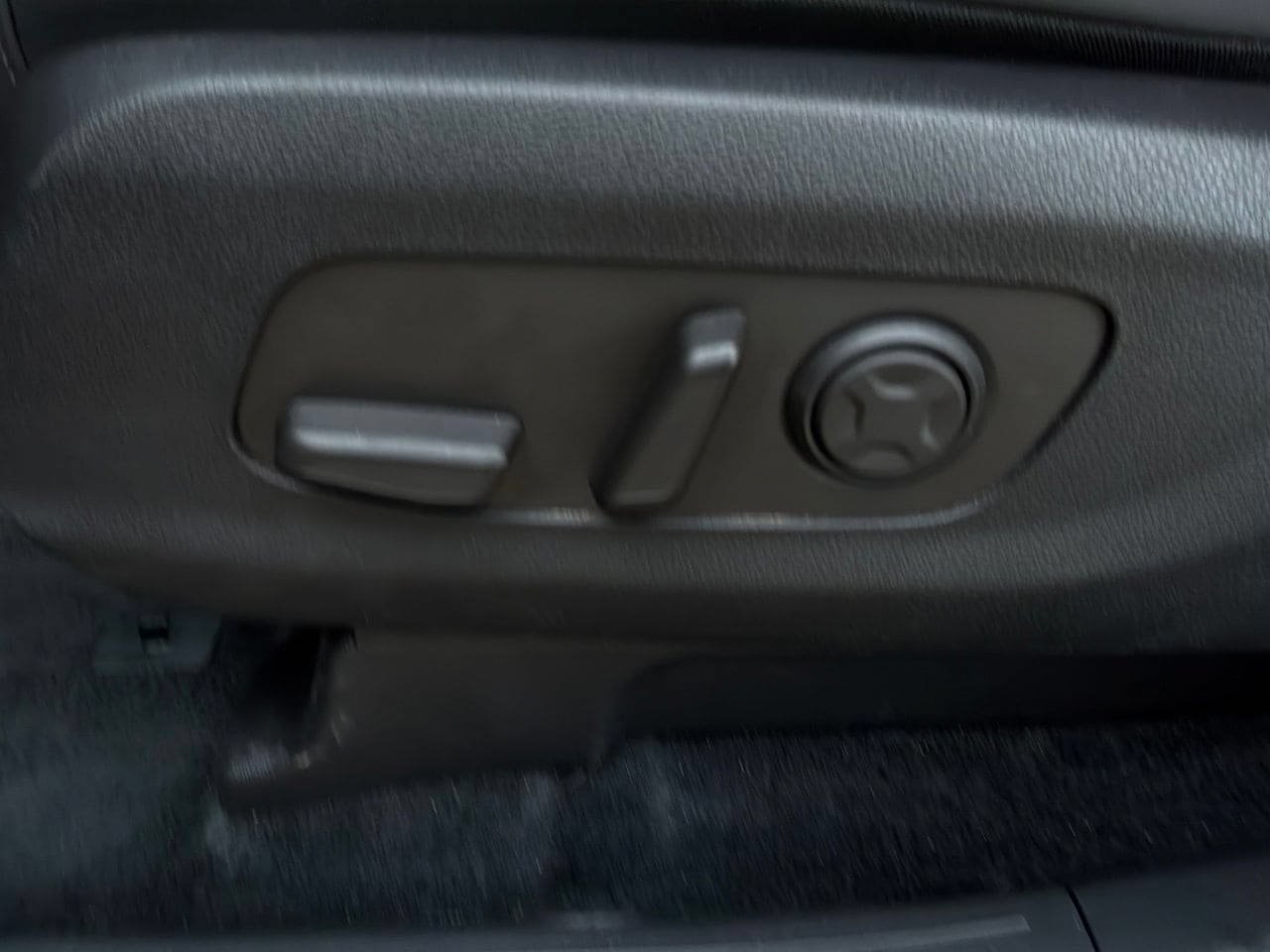Used 2026 Kia Carnival FWD image 11