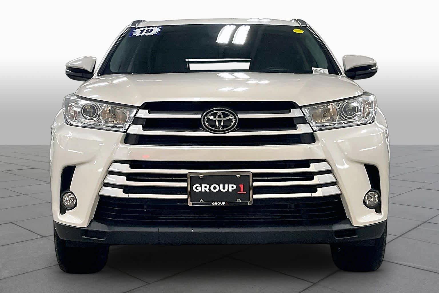 Used 2019 Toyota Highlander XLE AWD/4WD image 4