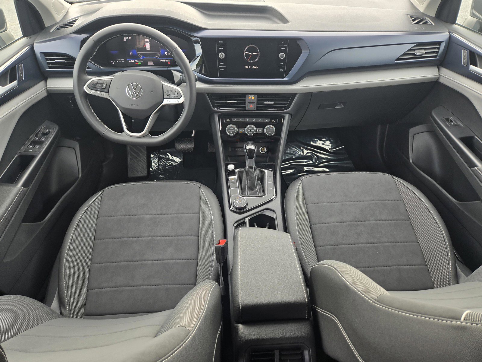 Used 2024 Volkswagen Taos SE image 12