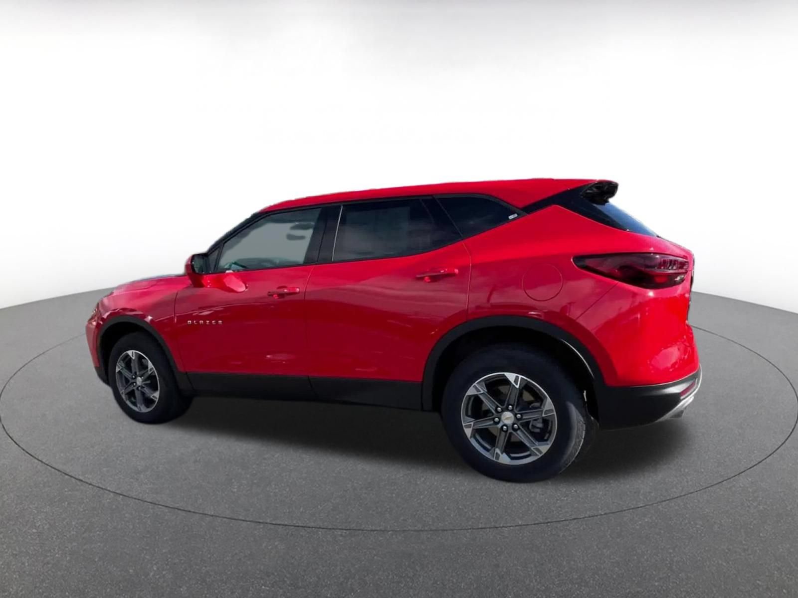 Used 2025 Chevrolet Blazer LT FWD image 9