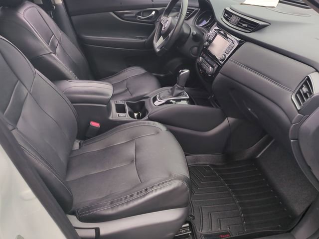 Used 2017 Nissan Rogue SL w/ SL Premium Package image 36