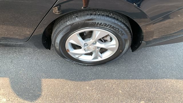Used 2023 Hyundai Elantra SE FWD image 30