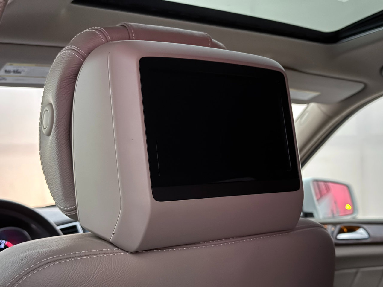 Used 2014 Mercedes-Benz GL 550 4MATIC image 24