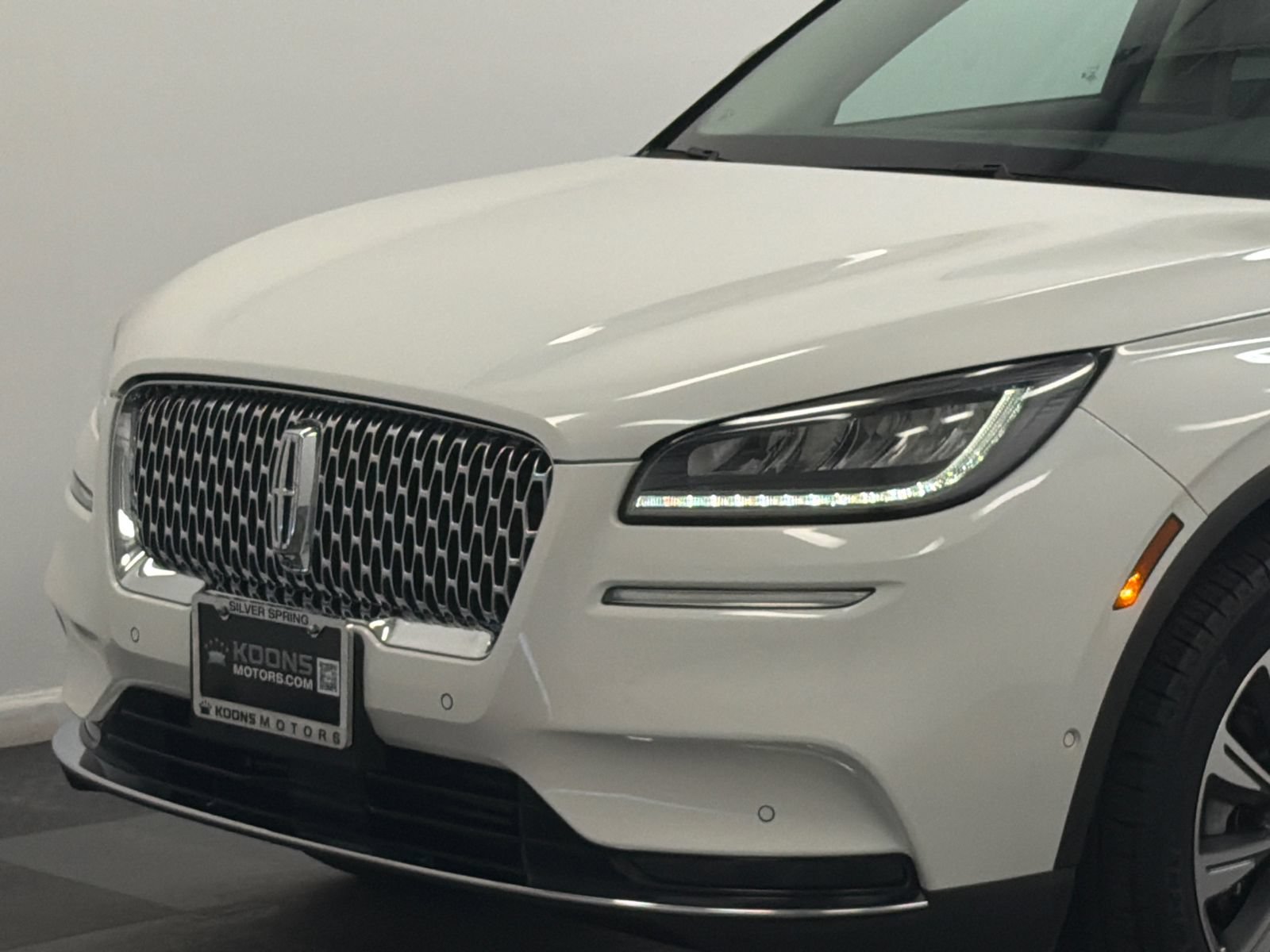 Used 2021 Lincoln Corsair Reserve AWD/4WD image 2