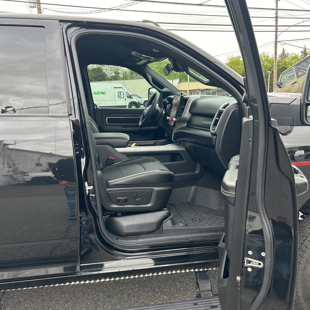 Used 2025 RAM 3500 Laramie AWD/4WD image 16