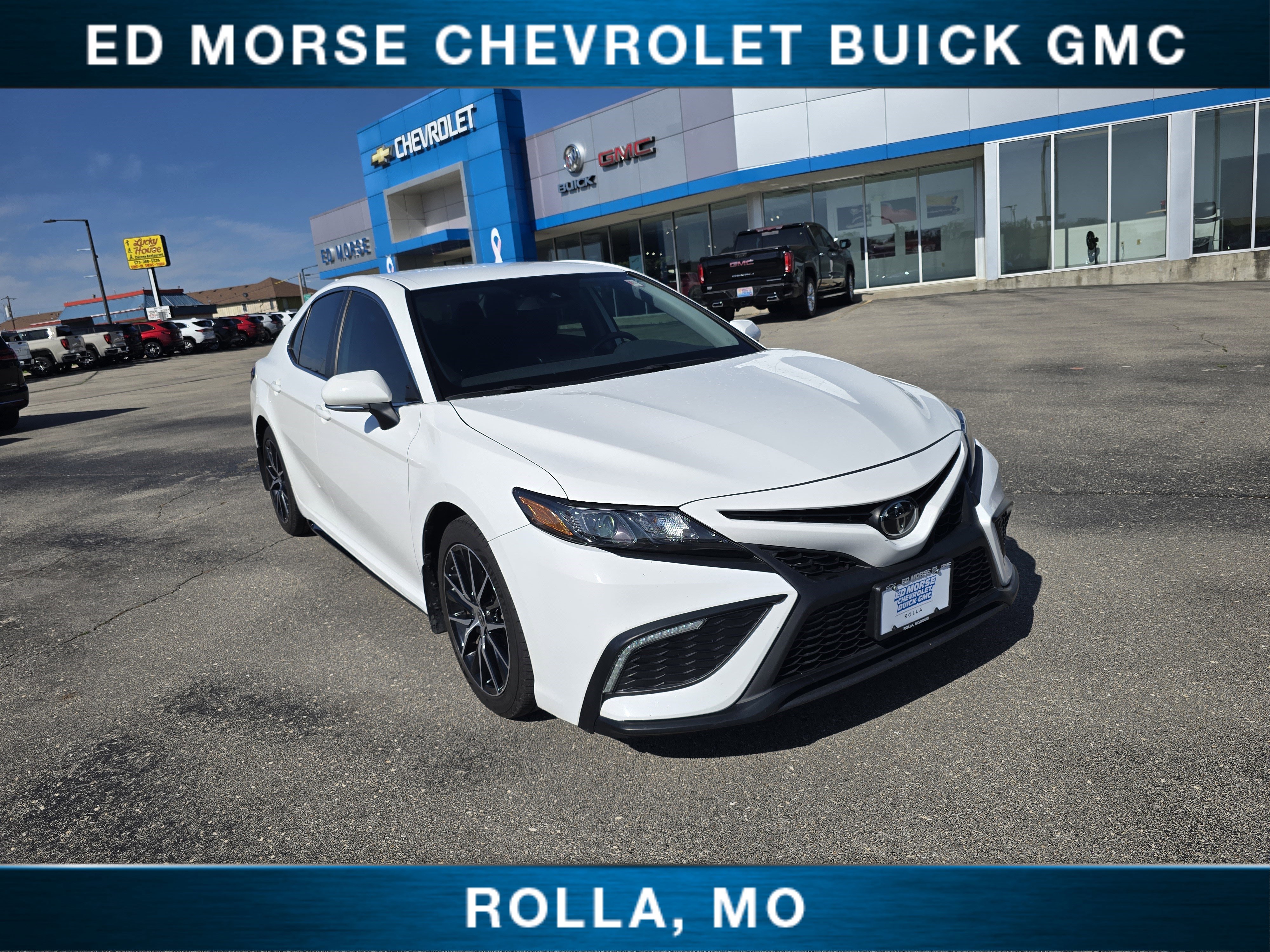Used 2024 Toyota Camry SE FWD image 1