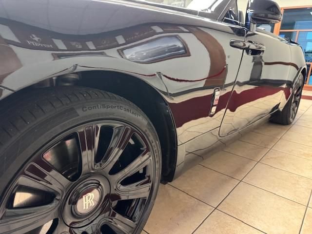 Used 2018 Rolls-Royce Dawn RWD image 14