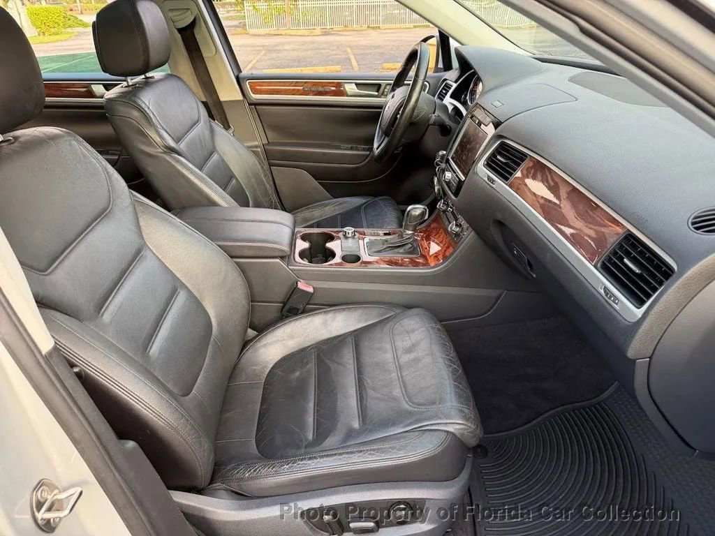 Used 2011 Volkswagen Touareg TDI image 37