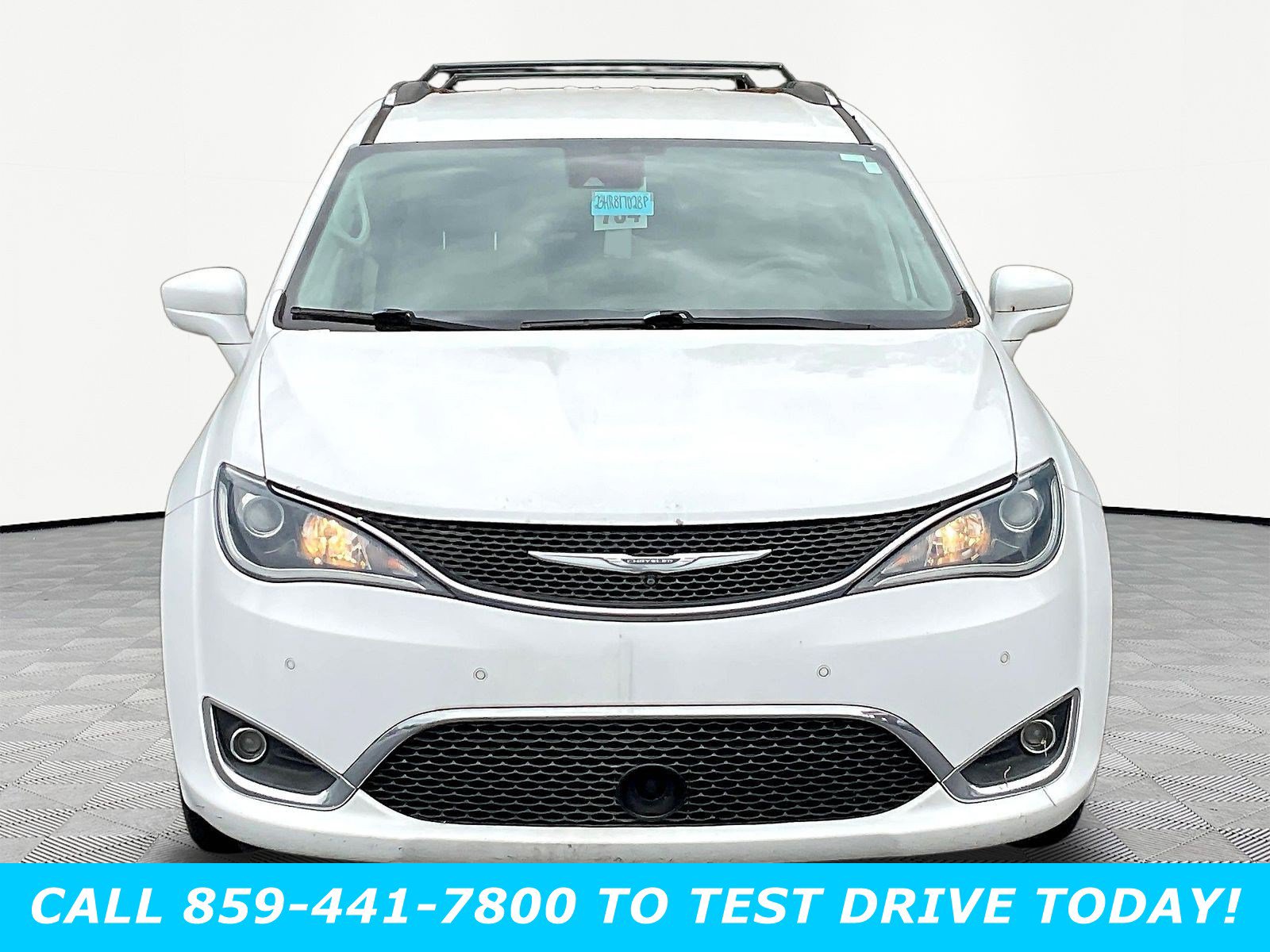 Used 2017 Chrysler Pacifica Touring-L Plus FWD image 2