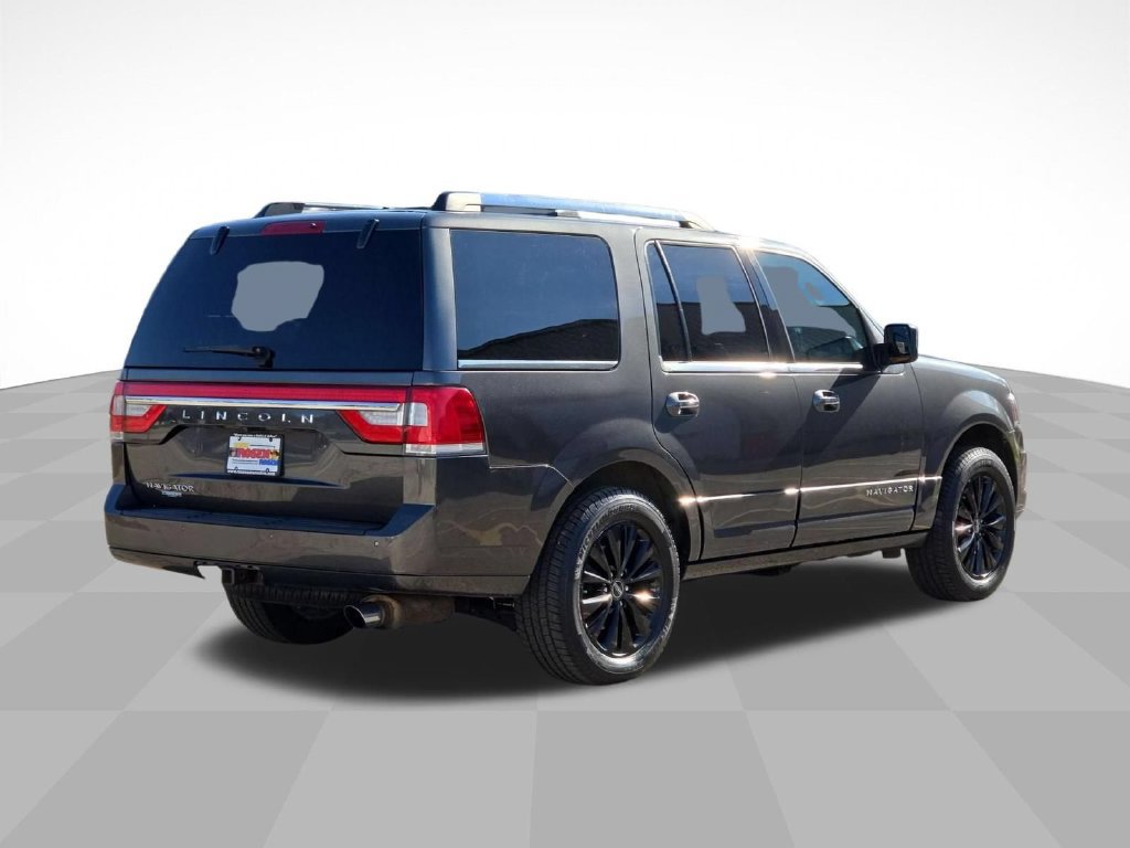 Used 2017 Lincoln Navigator Select AWD/4WD image 3