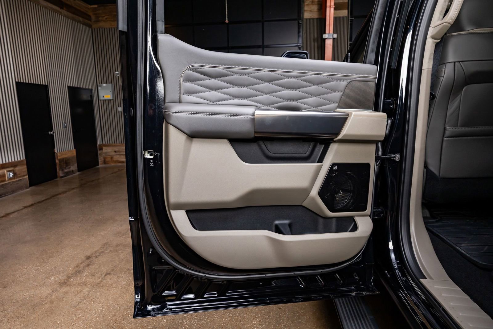 Used 2026 Ford F350 Platinum w/ Platinum Plus Package image 39