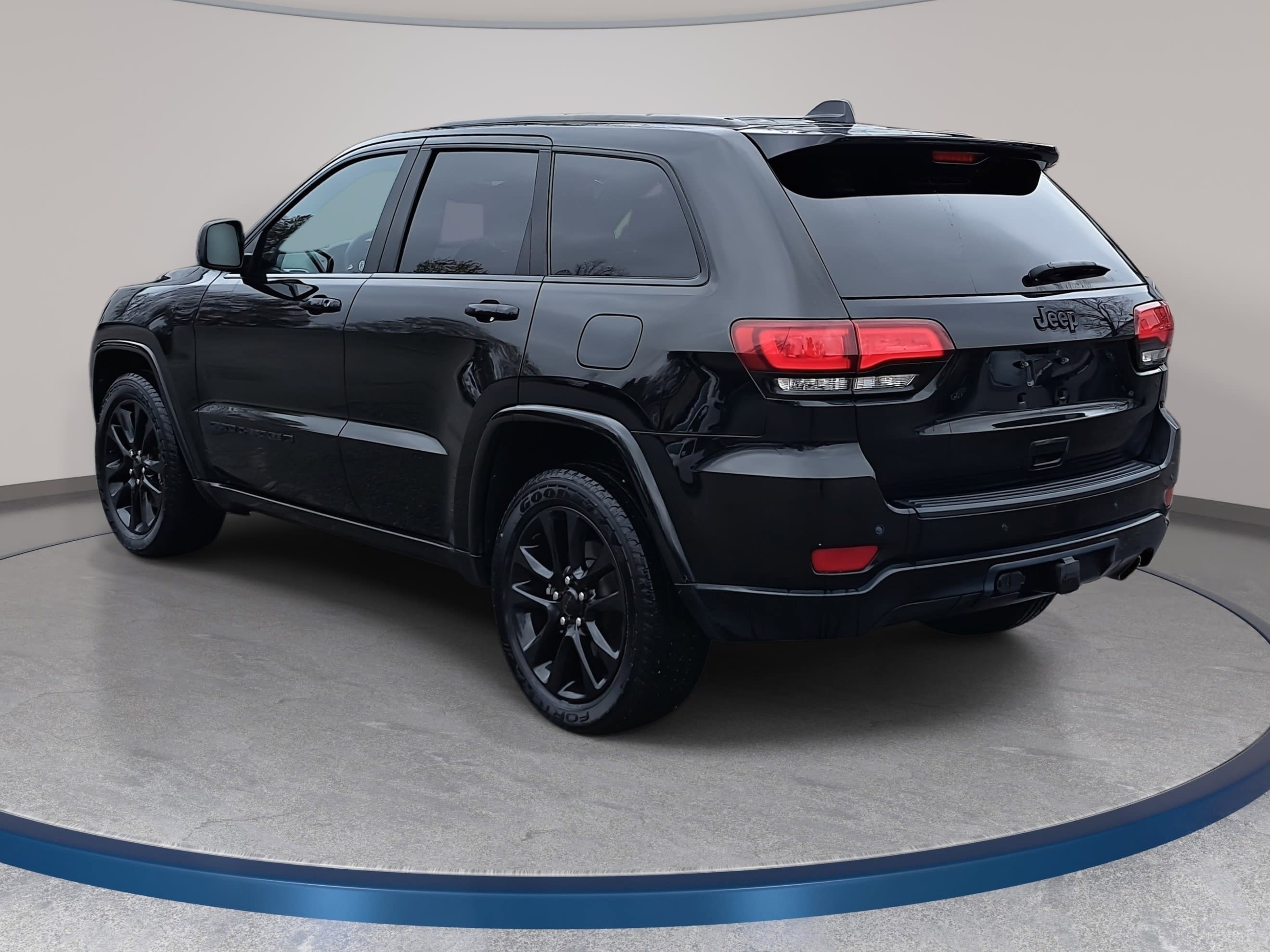 Used 2022 Jeep Grand Cherokee Laredo X image 7