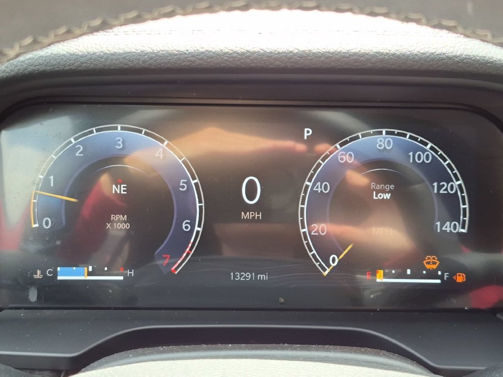 Used 2023 Jeep Grand Cherokee Limited AWD/4WD image 15