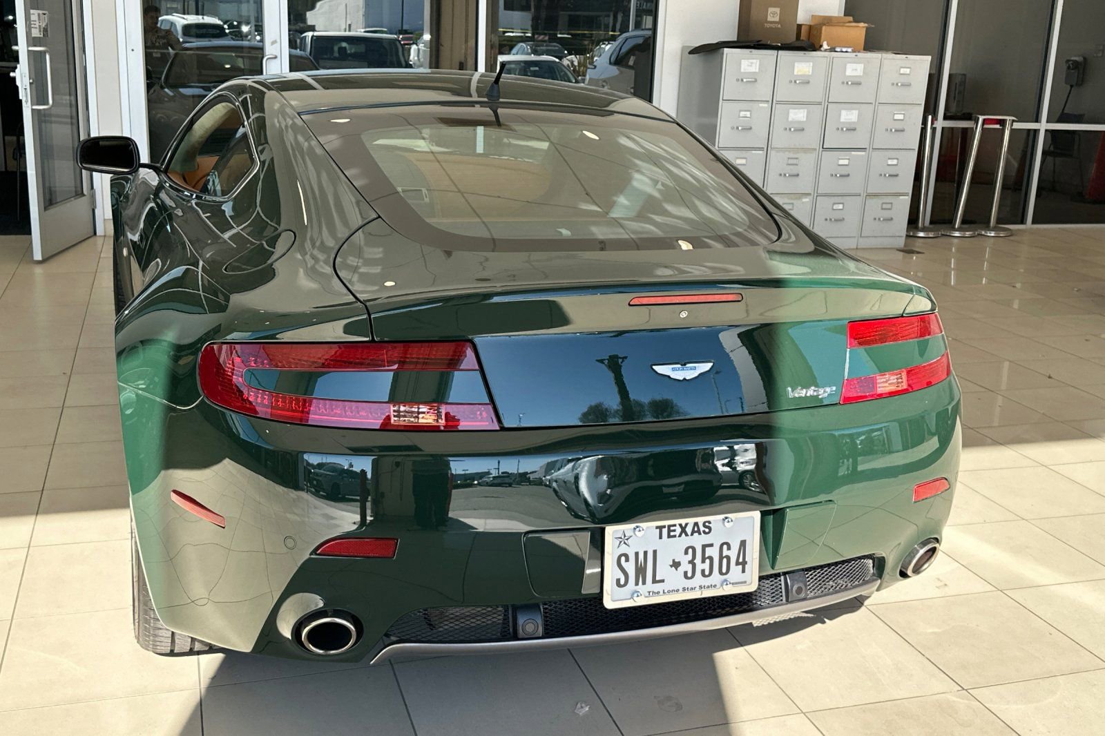 Used 2006 Aston Martin V8 Vantage Coupe image 4