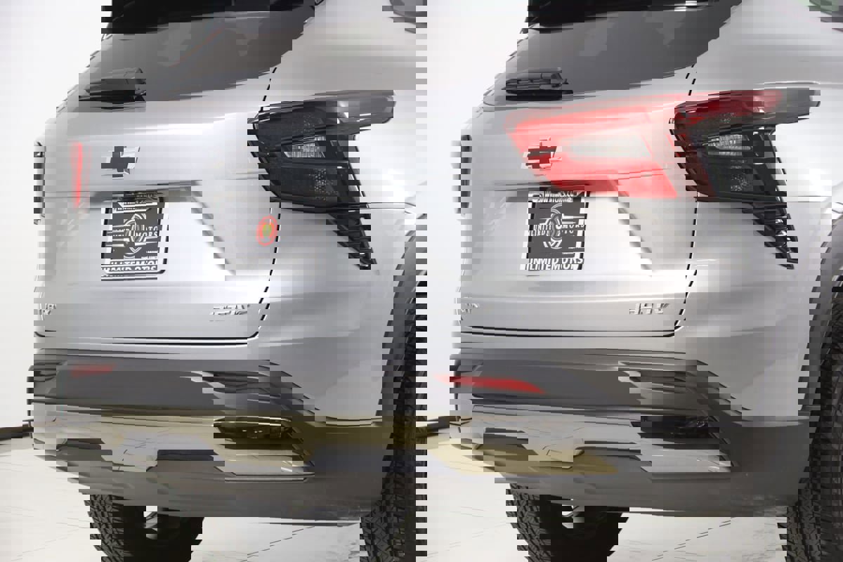 Used 2024 Chevrolet Trax ACTIV w/ Sunroof Package image 46