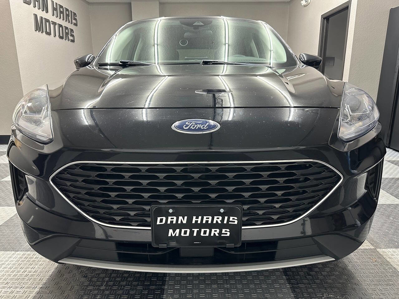 Used 2021 Ford Escape SE image 3