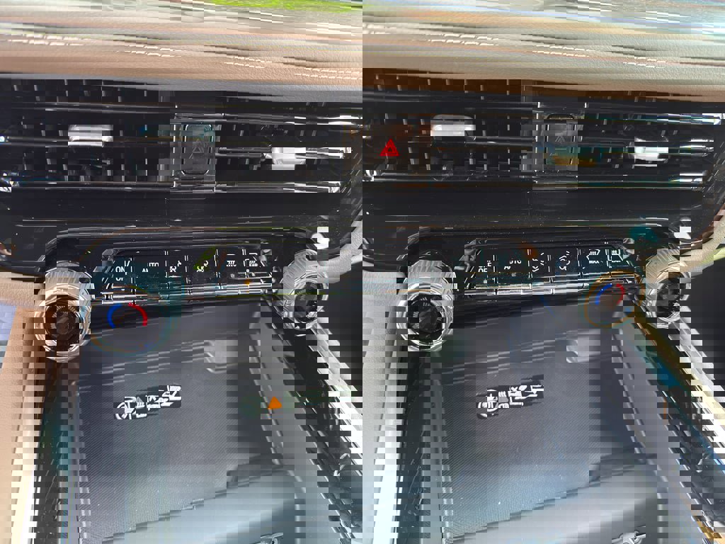 New 2026 Chevrolet Suburban High Country image 17