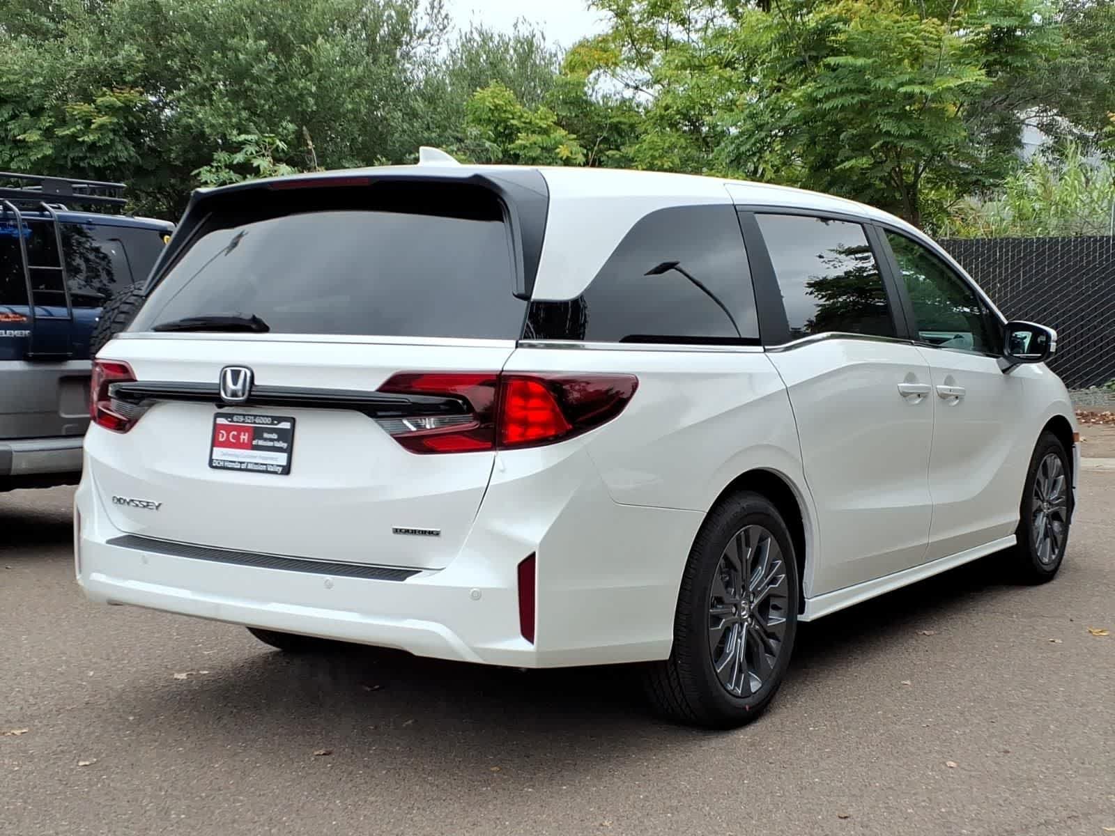 New 2026 Honda Odyssey Touring image 4