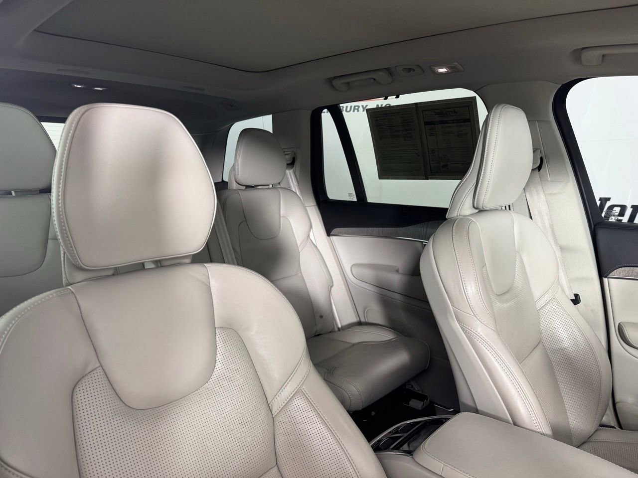 Used 2023 Volvo XC90 B6 Ultimate w/ Protection Package Premier AWD/4WD image 35