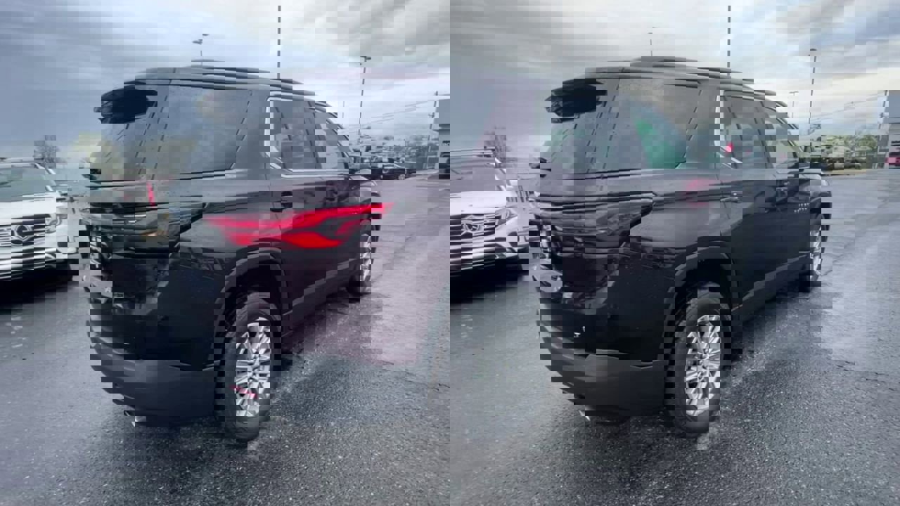 Used 2023 Chevrolet Traverse LT image 9