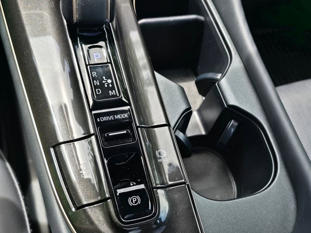 Certified 2025 Toyota Crown Platinum AWD/4WD image 30