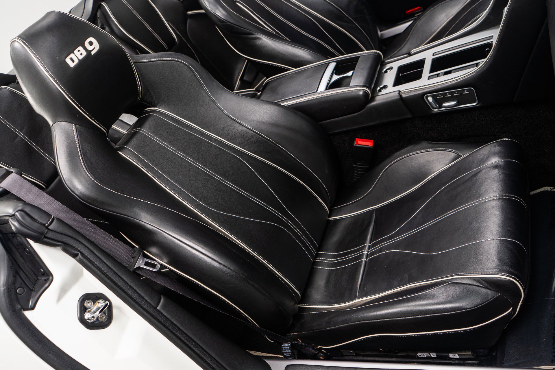 Used 2014 Aston Martin DB9 Volante image 25