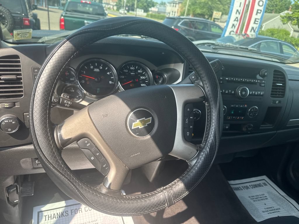 Used 2011 Chevrolet Silverado 2500 LT w/ Interior Plus Package AWD/4WD image 14