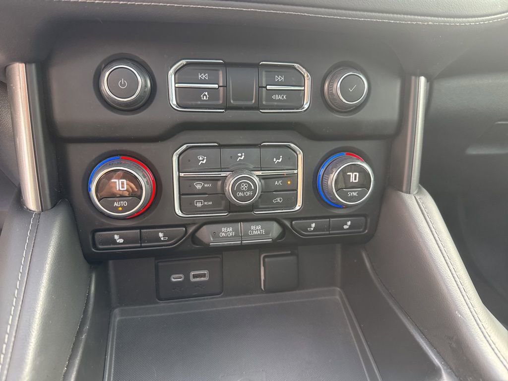 Used 2022 Chevrolet Suburban Z71 w/ Luxury Package image 18