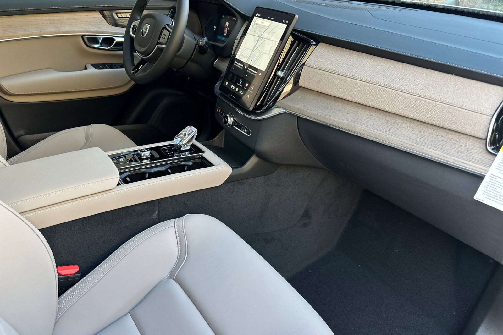 New 2026 Volvo XC90 B6 Plus w/ Protection Package Premier image 18