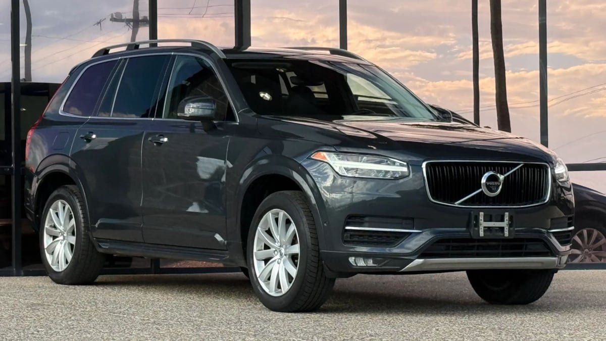 Used 2017 Volvo XC90 T6 Momentum w/ Vision Package AWD/4WD image 17