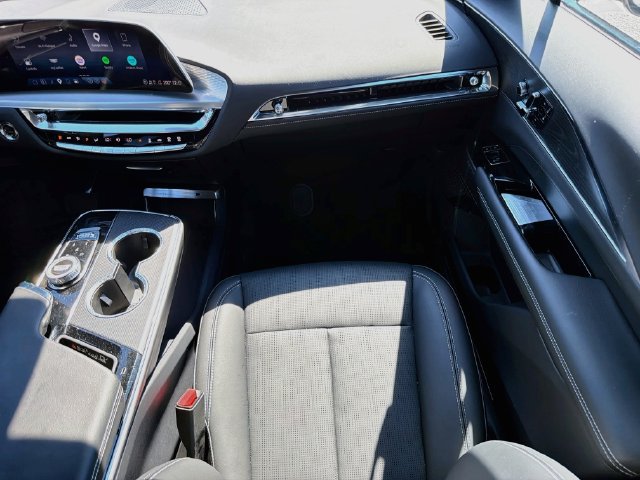Used 2025 Cadillac Lyriq Luxury AWD/4WD image 17