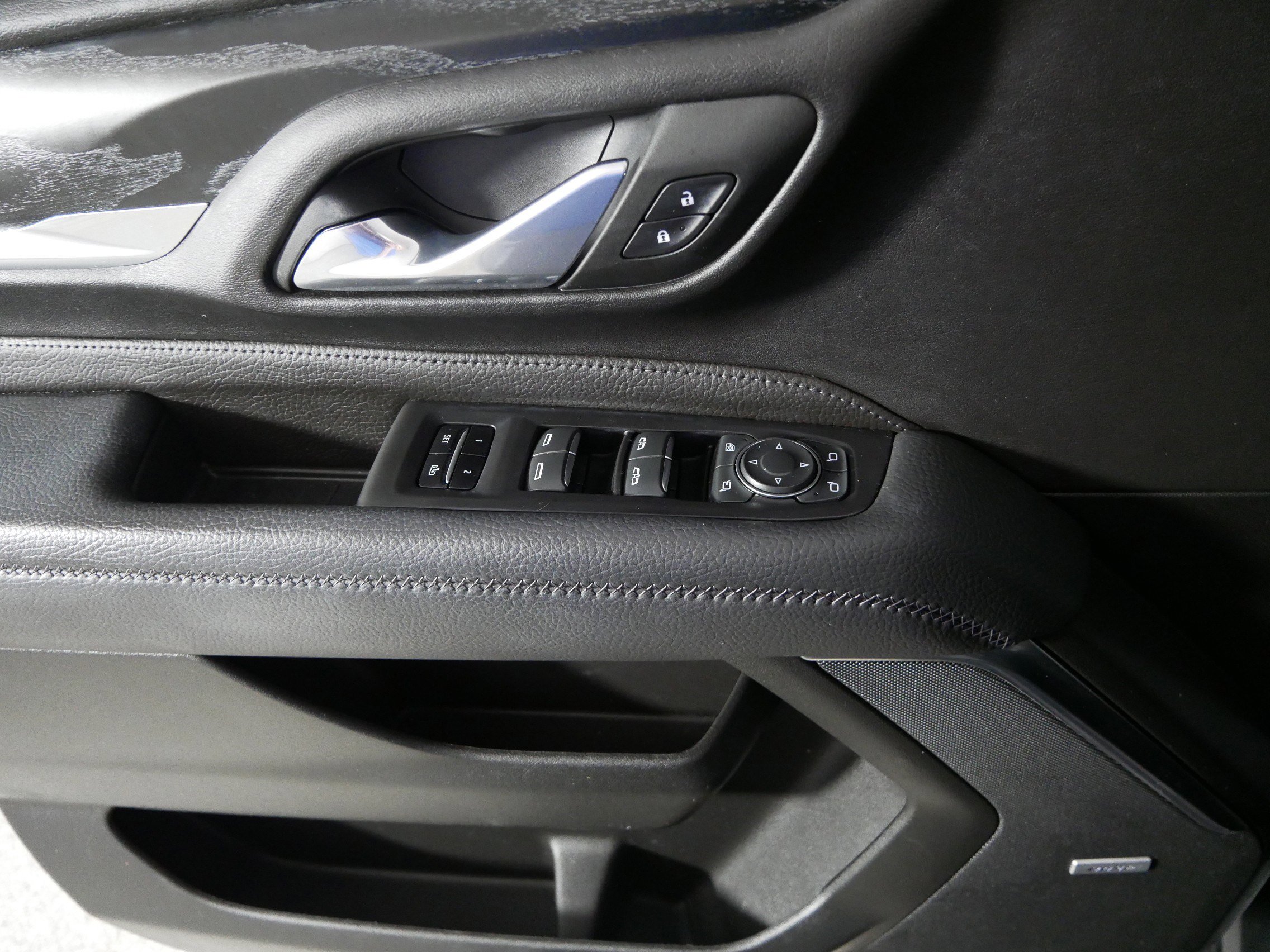 Used 2024 GMC Yukon XL Denali w/ Advanced Technology Package image 19